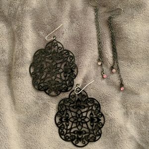2 pairs black earrings